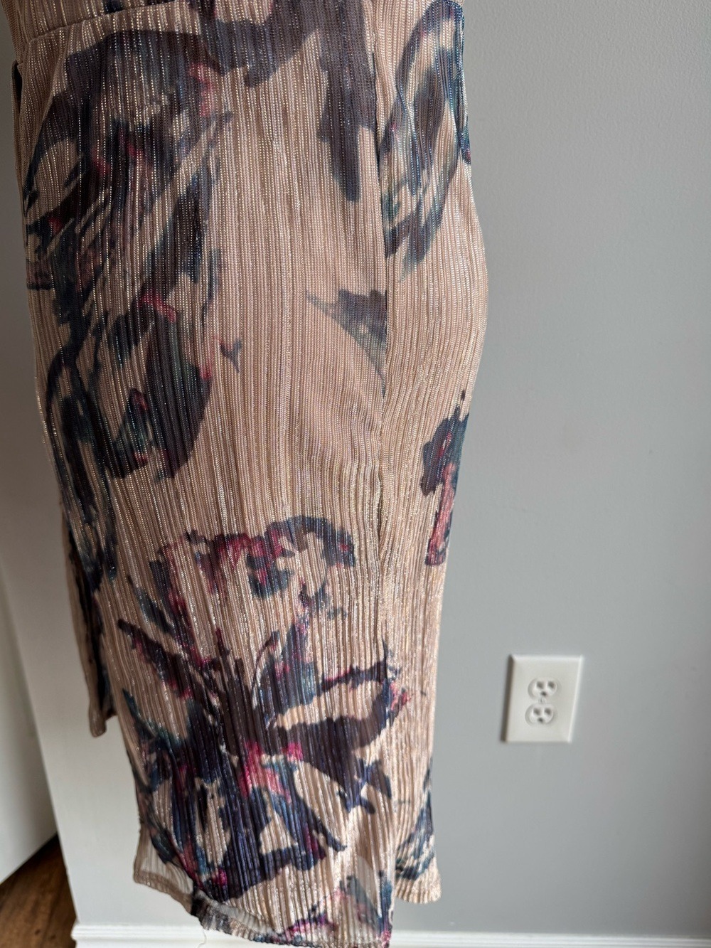 Le Chateau Floral Shimmer Cocktail Dress Sz M Fitted Sexy Party Wrap V-Neck NWT - Picture 10 of 14